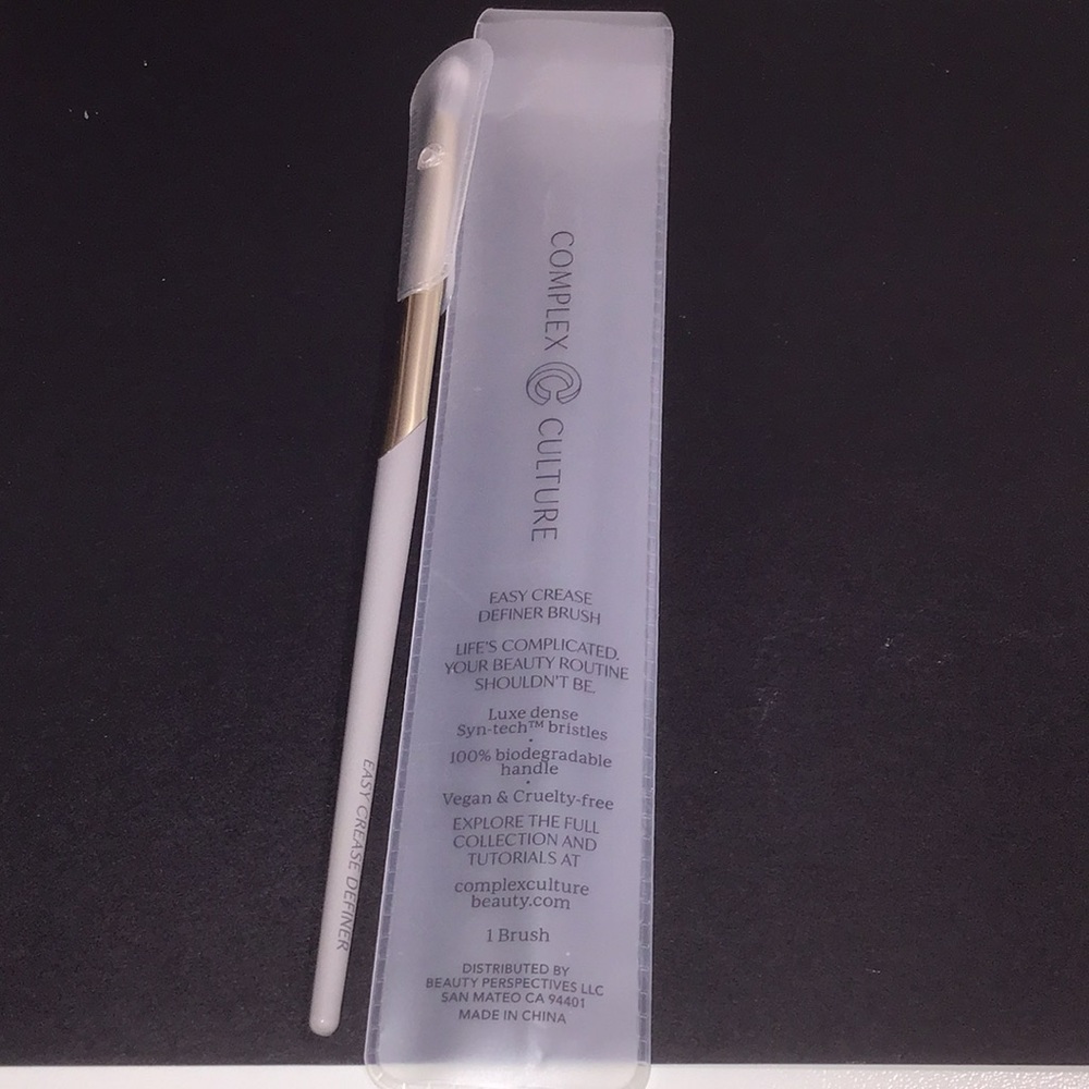 Complex Culture Easy Crease Definer Brush NEW